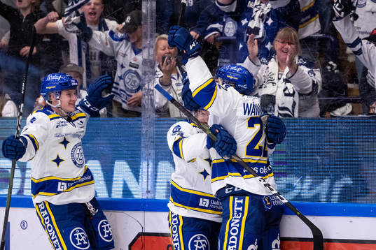 Leksands Sebastian Wännström  jublar