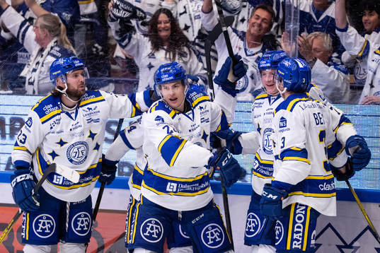 Leksands Sebastian Wännström  jublar