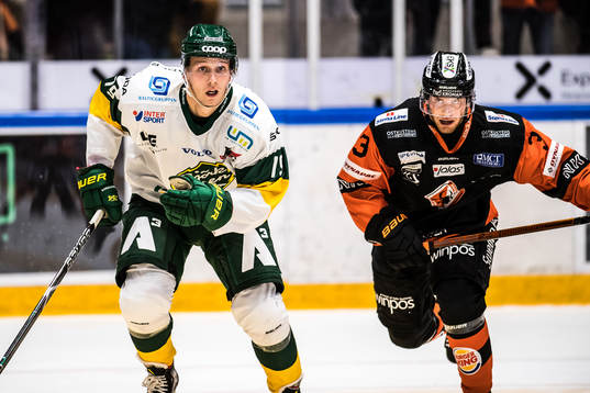 Björklövens Emil Lundberg och Karlskronas Viktor Grahn