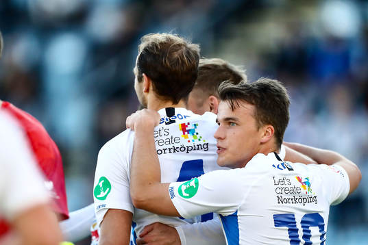 IFK Norrköpings Simon Skrabb jublar efter mål 1-0