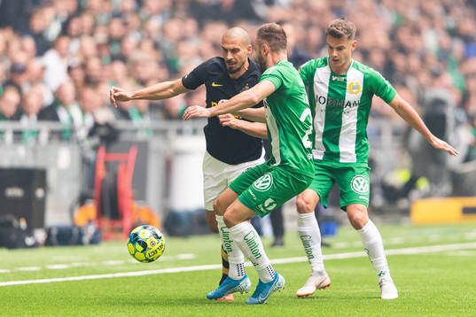 s Panajotis Dimitriadis och Hammarbys Muamer Tankovic samt