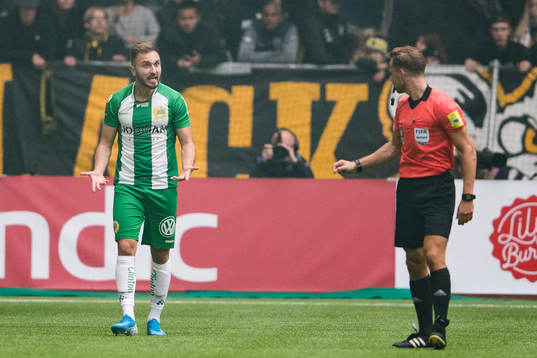 Hammarbys Muamer Tankovic reagerar på domare Kristoffer