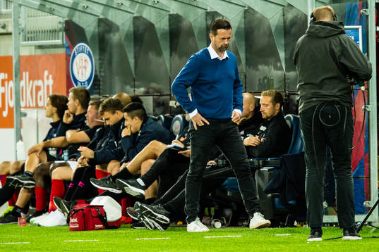 Ronny Deila, head coach of Vålerenga,  looks dejected