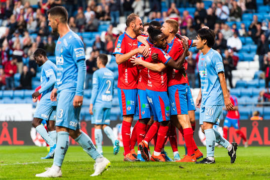 Helsingborgs Andreas Granqvist, Alhaji Gero, Mamudu Moro och Markus Holgersson jublar efter 2-1 genom Holgersson