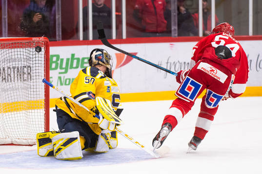 Timrås Jonathan Dahlén gör straffmål bakom