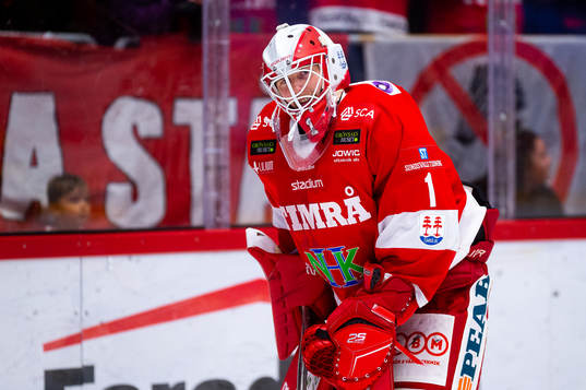 Timrås  målvakt Victor Brattström jublar