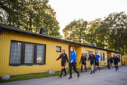 Limhamn Bunkeflos spelare lämnar klubbstugan