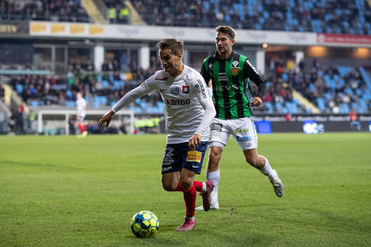 Örgrytes Amin Affane före GAIS Måns Saebbö