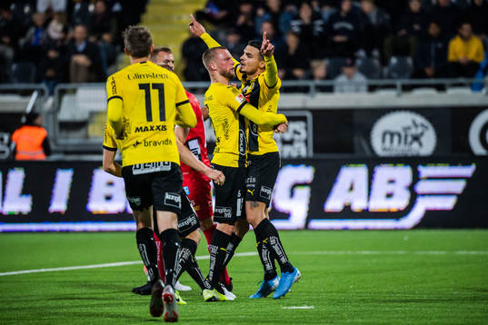 Häckens Alexander Faltsetas och Ahmed Yasin jublar