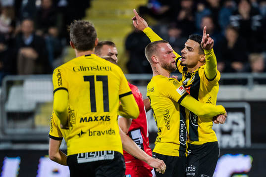 Häckens Alexander Faltsetas och Ahmed Yasin jublar