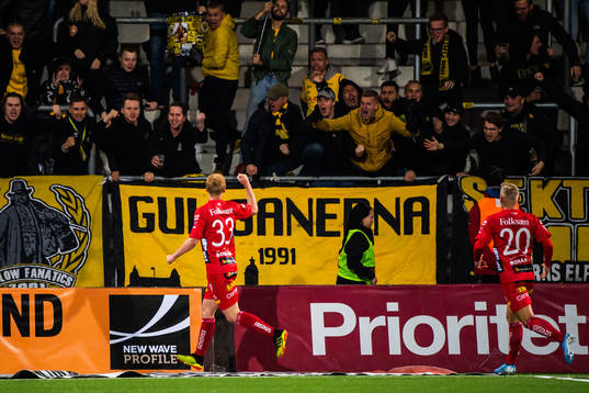 Elfsborgs Sivert Heltne Nilsen jublar framför supportrar