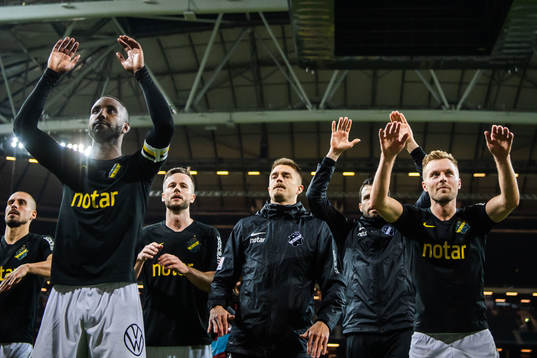 s Henok Goitom och Sebastian Larsson jublar efter  fotbollsmatchen i Allsvenskan mellan AIK och IFK Göteborg den 25 september 2019 i Stockholm.