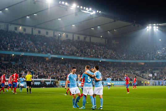 Malmö FFs Marcus Antonsson jublar mot Sören Rieks som