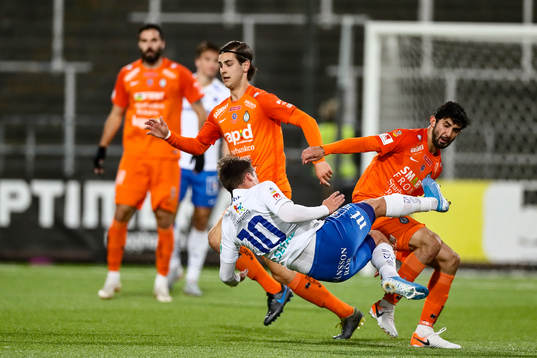 AFC Eskilstunas Adi Nalic och IFK Norrköpings Simon Skrabb