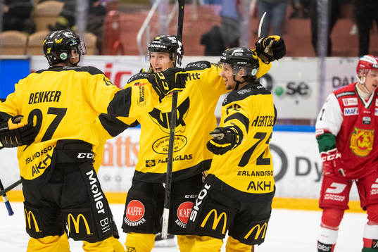 Västerås Isac Skedung jublar