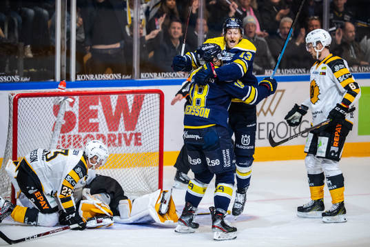 s Oscar Sundh och Joakim Andersson jublar