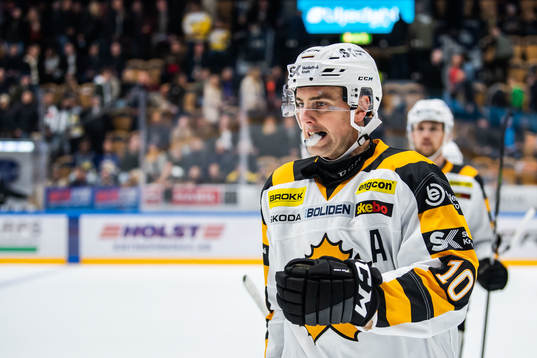 Skellefteås Joakim Lindström jublar