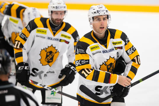 Skellefteås Joakim Lindström jublar