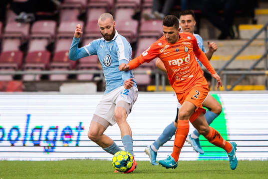 Malmö FFs Jo Inge Berget och AFC Eskilstunas Adnan Kojic