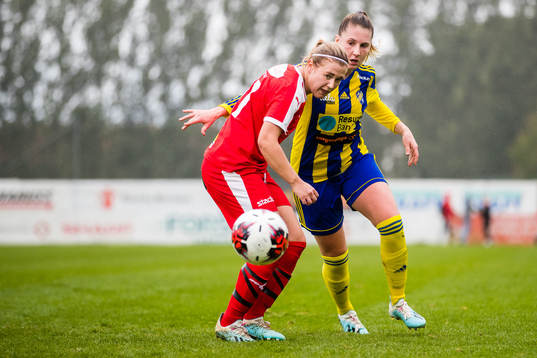  Dösjöbros Julia Lennartsson och Eskilsminnes Kajsa Conradsen