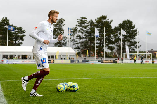 IFK Norrköpings Kasper Larsen före fotbollsmatchen i