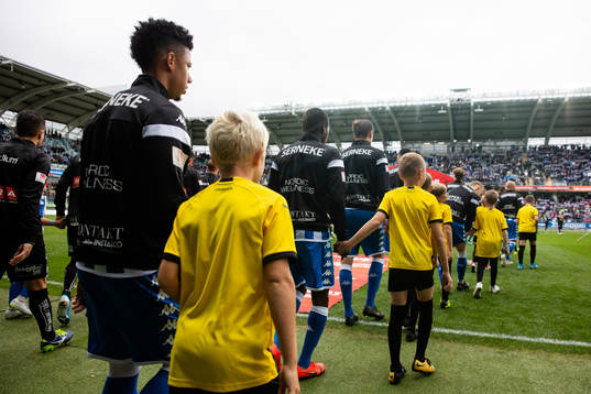 Lagen på väg in för line up innan fotbollsmatchen i allsvenskan mellan IFK Göteborg och Häcken den 29 september 2019 i Göteborg.