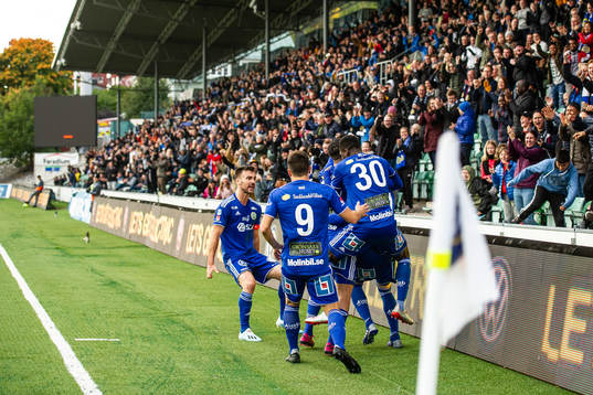Sundsvall jublar efter 2-1 av Tobias Eriksson
