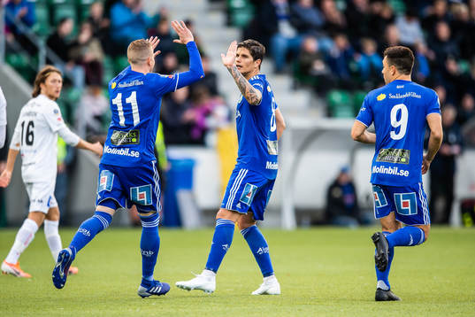 Sundsvalls Tobias Eriksson och David Batanero jublar efter 1-1