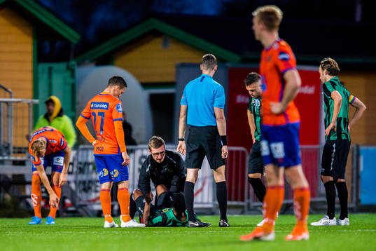 Vamouti Diomande of Ull/Kisa in pain