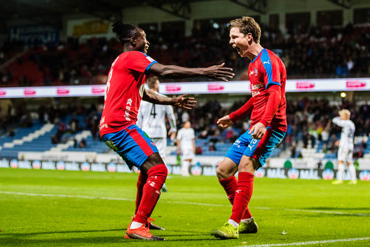  Helsingborgs Mamudu Moro och Max Svensson jublar efter 1-0