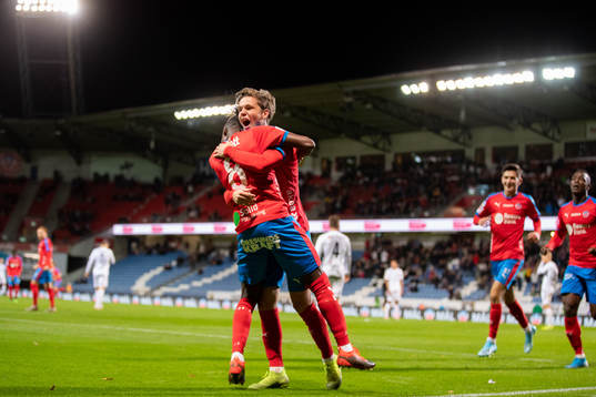 Helsingborgs Max Svensson jublar med Mamudu Moro