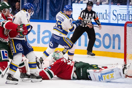 Leksands Patrik Zackrisson och Frölundas målvakt Johan