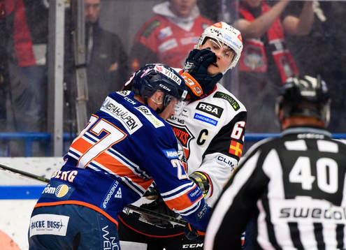 Växjös Martin Lundberg bråkar med Malmö Redhawks