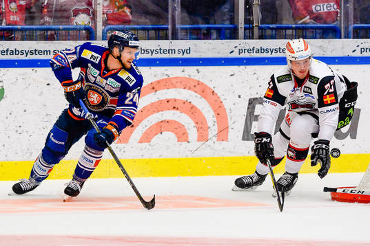 Växjös Brendan Shinnimin och Malmö Redhawks Adam Ollas