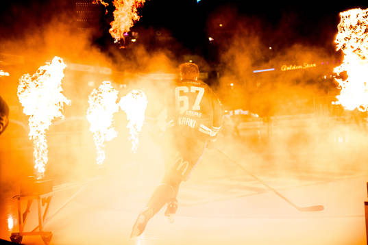 Färjestads Jamo Kärki åker ut på isen