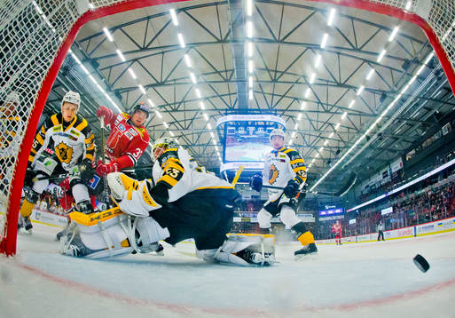Örebros Glenn Gustafsson gör 2-0 på Skellefteås