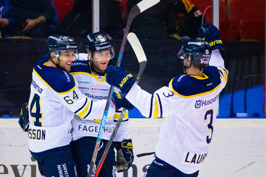 s Anthony Camara jublar med Eric Martinsson och Markus