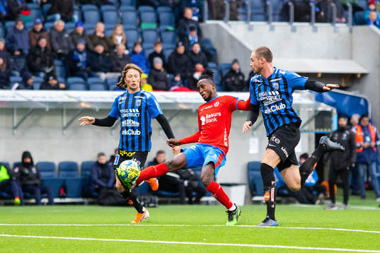 Helsingborgs Mamudu Moro och Sirius Axel Björnström och
