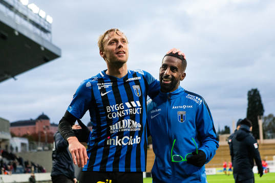 Sirius Christer Gustafsson och Mohammed Khalid Saeid jublar