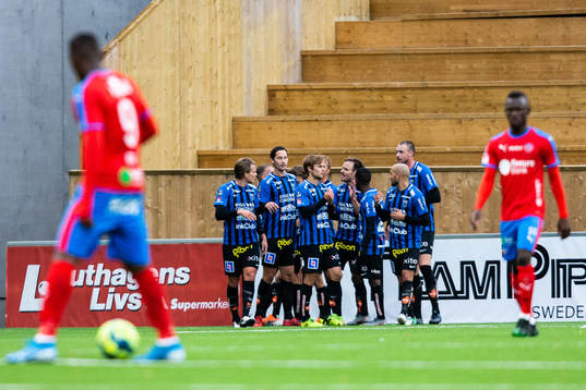 Sirius spelare jublar efter att Christer Gustafsson har gjort 1-0
