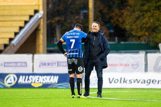 Sirius sportchef Ola Andersson och spelare Niklas Busch Thor