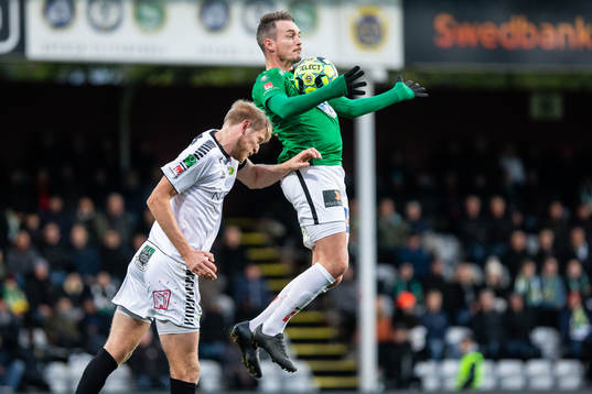 GAIS Boris Lumbana och Jönköpings Daryl Smylie