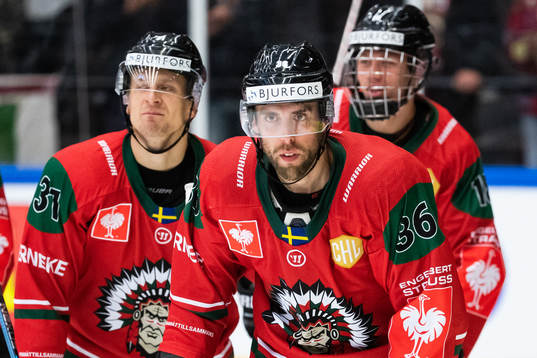 Brandon Gormley of Frölunda celebrates scoring 6-2