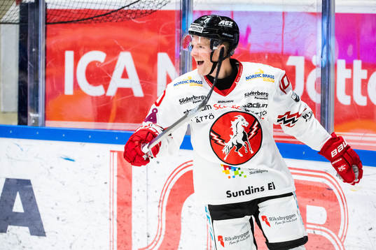 Vita Hästens Jesper Samuelsson jublar