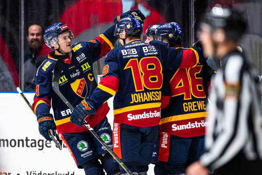 Djurgårdens Albin Grewe jublar med lagkamrater