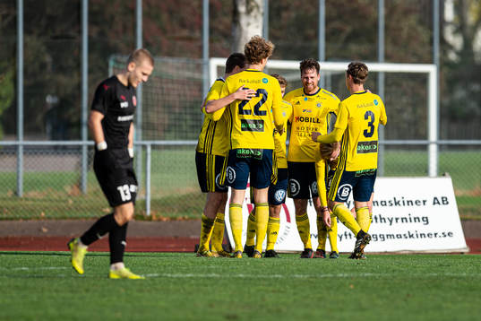 Ängelholms Stephan Olsson jublar efter 2-1
