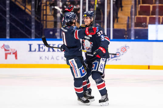 Linköpings Adam Ginning jublar med Olle Lycksell