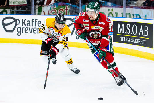Luleås Erik Gustafsson och Frölundas Nicklas Lasu