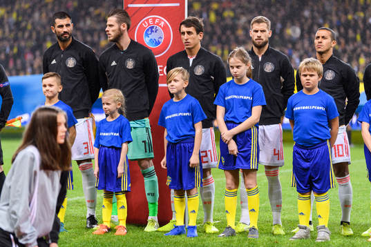 Raul Albiol, goalkeeper David de Gea, Mikel Oyarzabal,