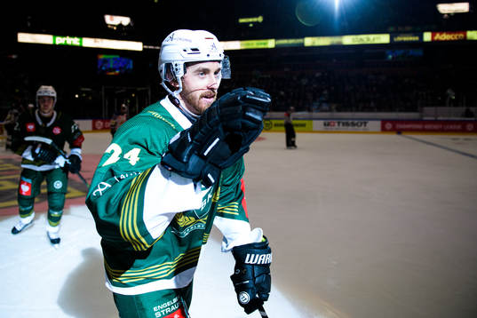 Jonathon Blum of Färjestad celebrates